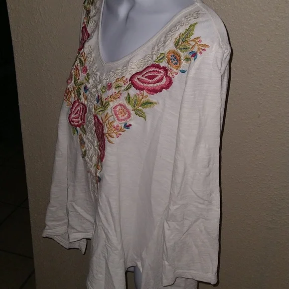 Karen SEO embroidered blouse - Picture 3 of 5